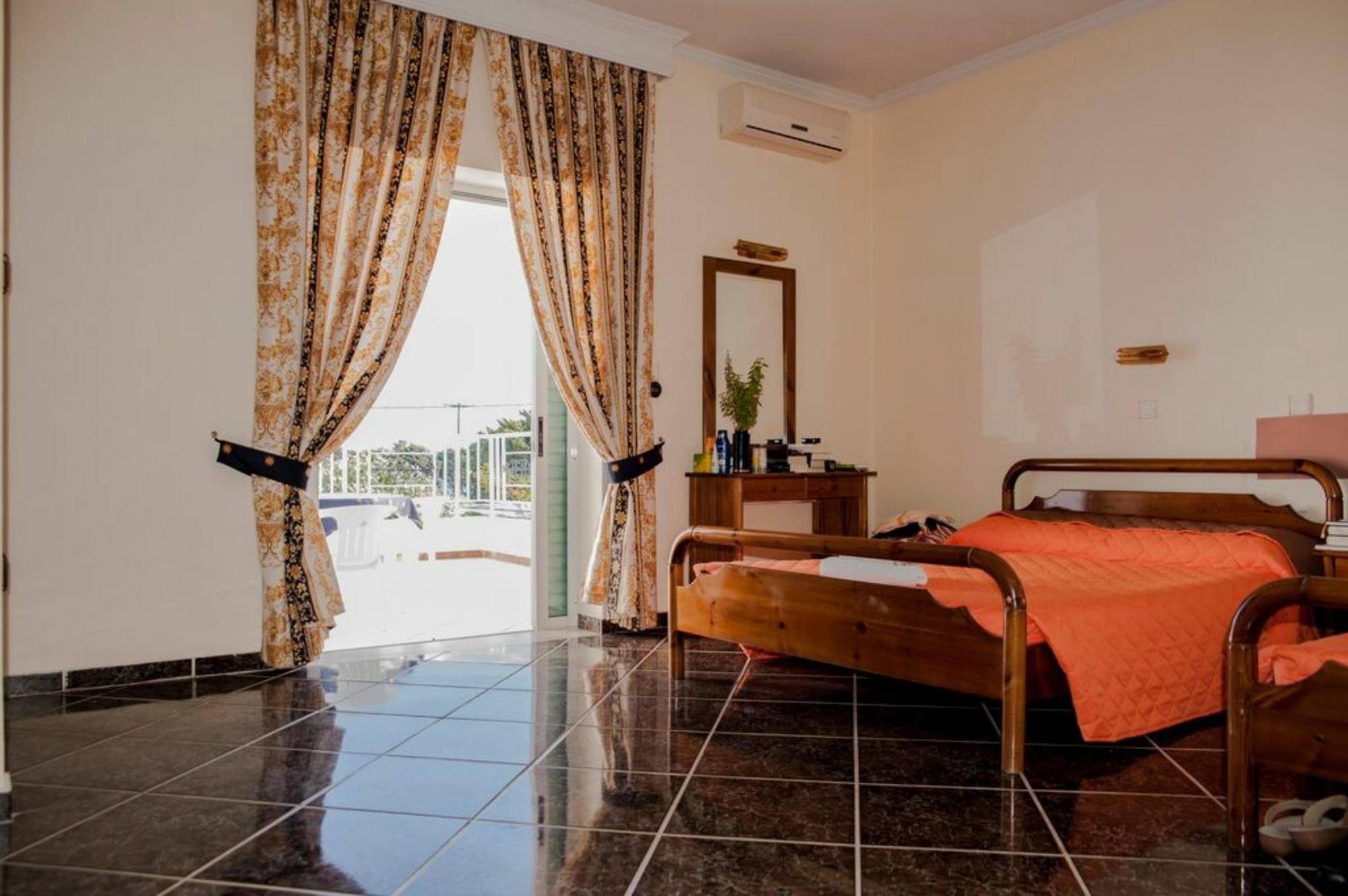 Eleni Hotel Кефалос Экстерьер фото
